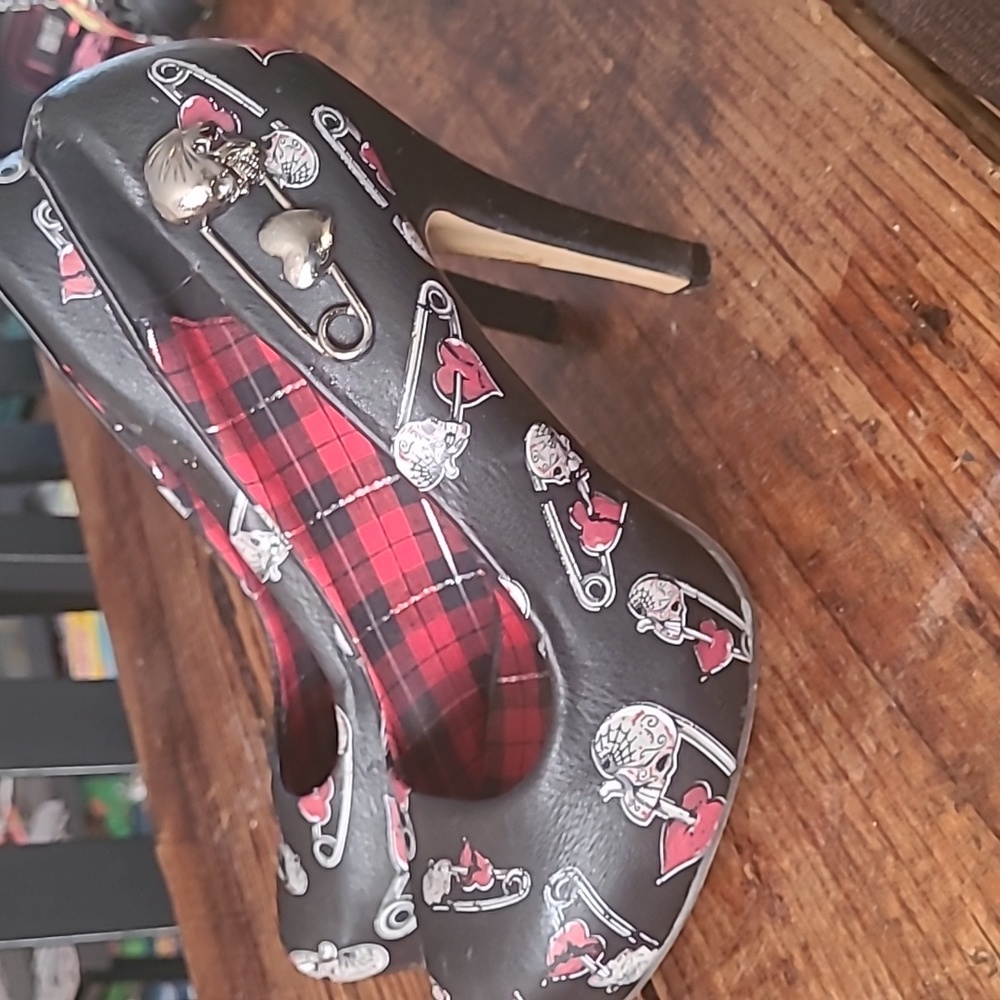 Iron Fist heels - Picture 2 of 2